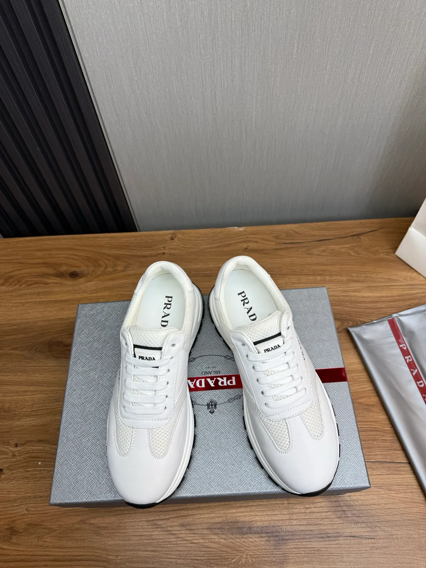 Men's shoes 💰560💰 [PRADA] Hot-selling men's shoes shipped 👏Official website synchronized ⬆️ Original cowhide fabric + cowhide lining, cowhide feet 🐮 1:1 shipment ✔️Original original bottom, 38-45 (45. Customized, non-refundable)